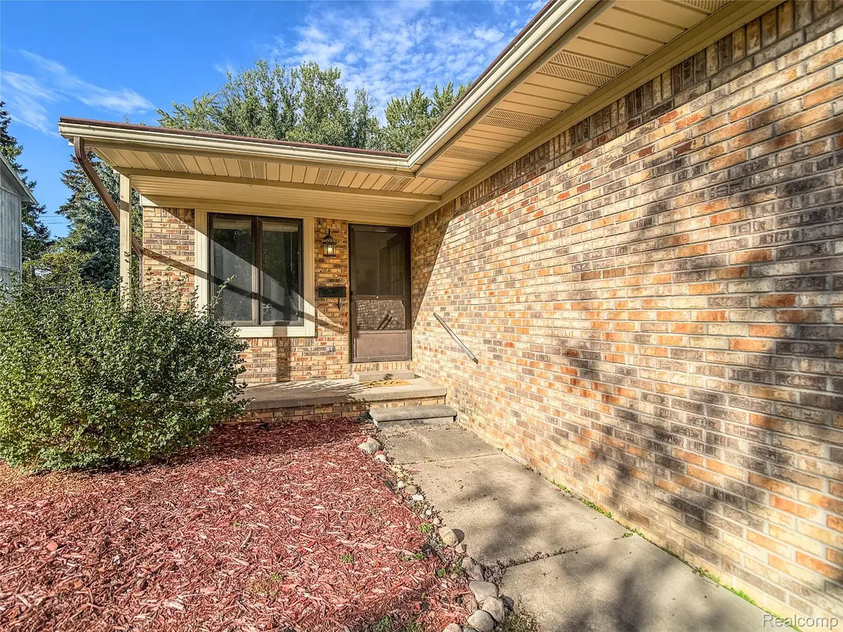 914 North Road, Fenton, MI 48430 - Image #1