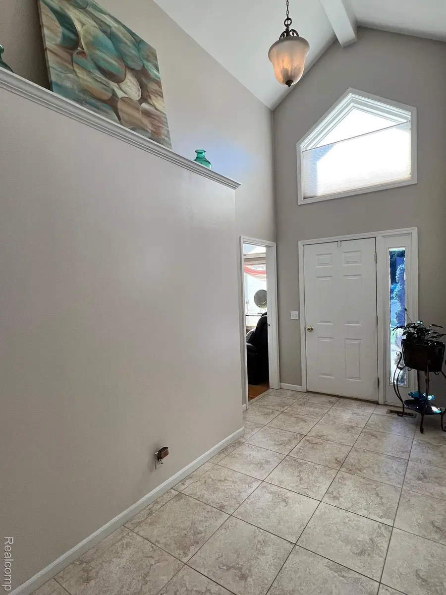 16513 Edinburgh Drive, Clinton Charter Township, MI 48038 - Image #2