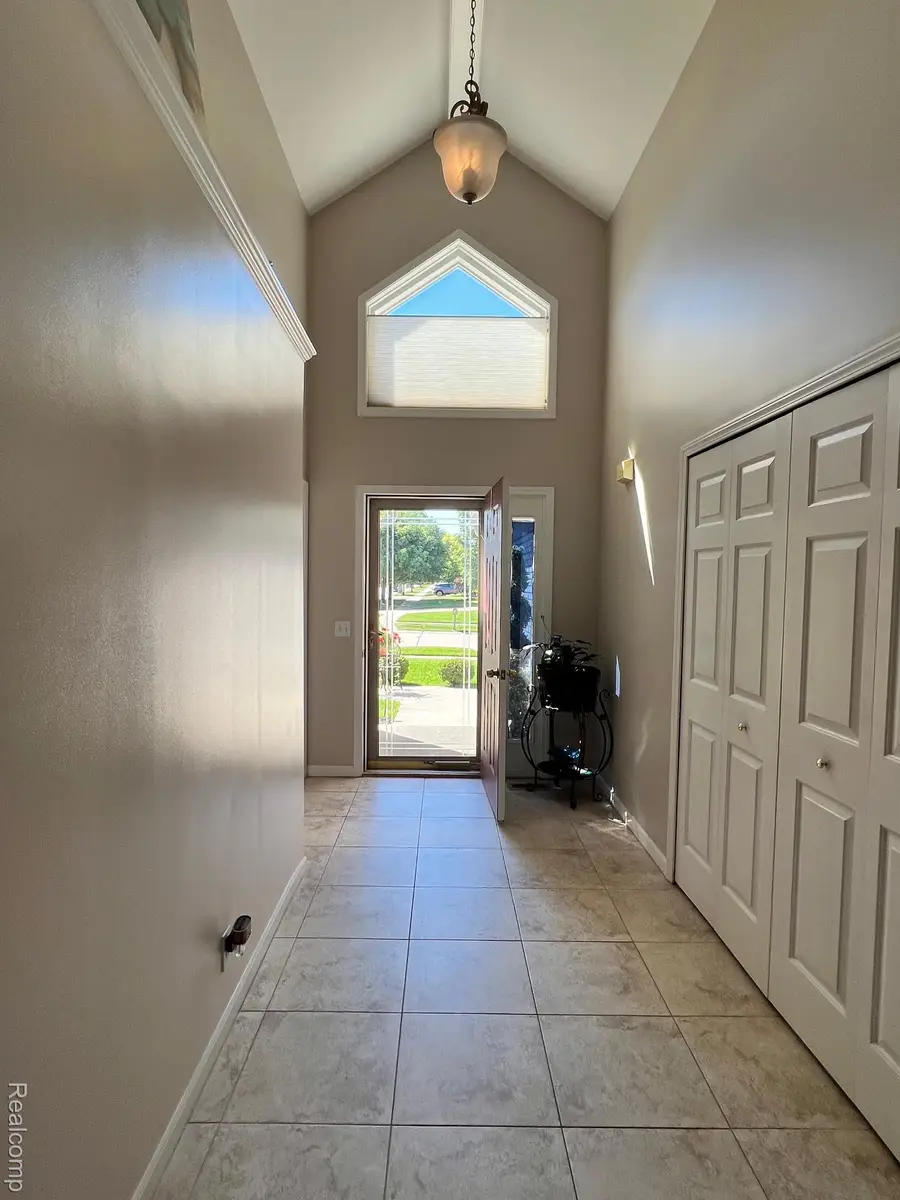 16513 Edinburgh Drive, Clinton Charter Township, MI 48038 - Image #3