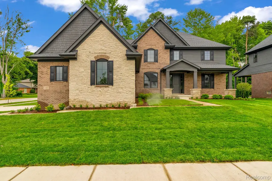 11851 Ovation Court CT, Shelby Charter Township, MI 48315 - Image #2