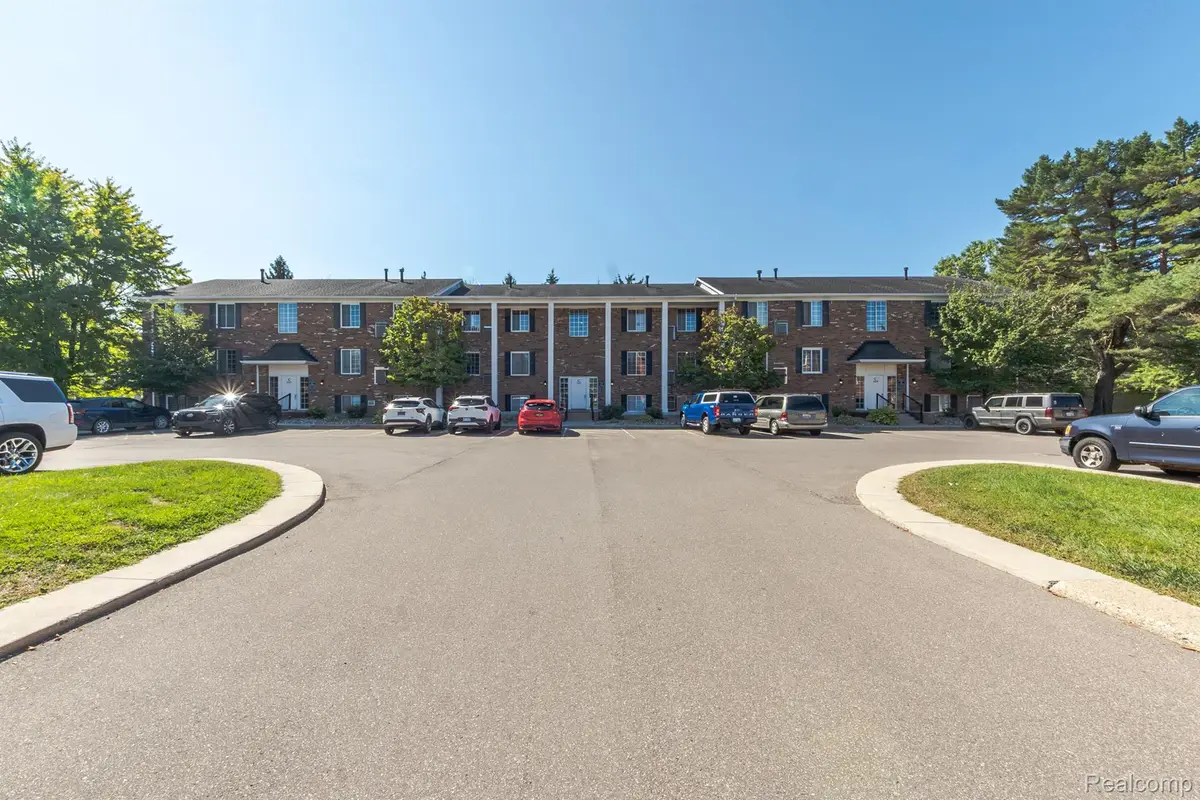 505 W Highland Road, Howell, MI 48843 - Image #1