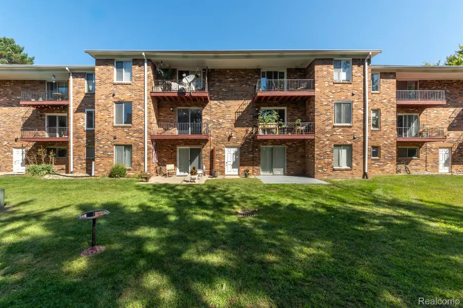 505 W Highland Road, Howell, MI 48843 - Image #3