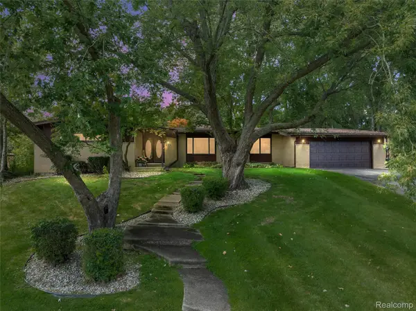 31017 Carriage Hill Road, FarmingtonHills, MI 48331