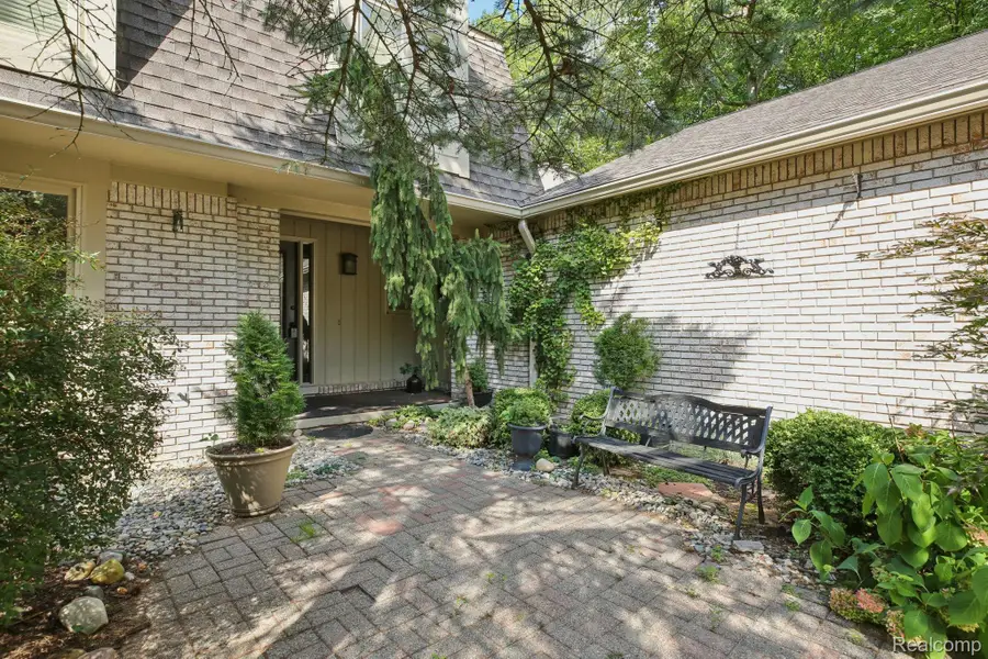 1339 Knollcrest Circle, Bloomfield, MI 48304 - Image #3