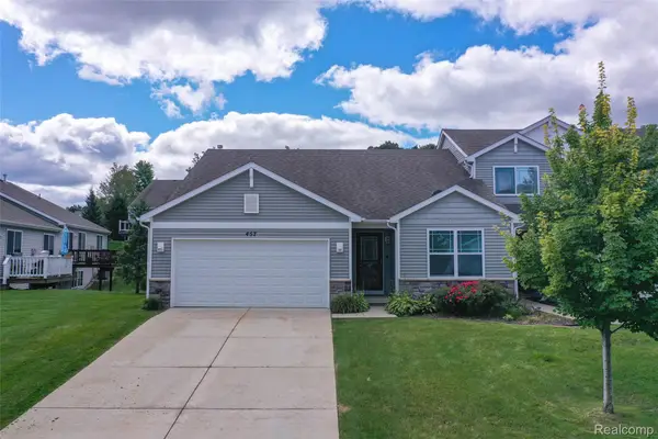 457 Hosta, Howell, MI 48843