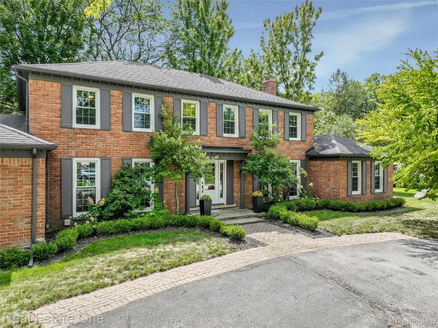 1987 Hunters Ridge Drive, Bloomfield, MI 48304 - Image #2