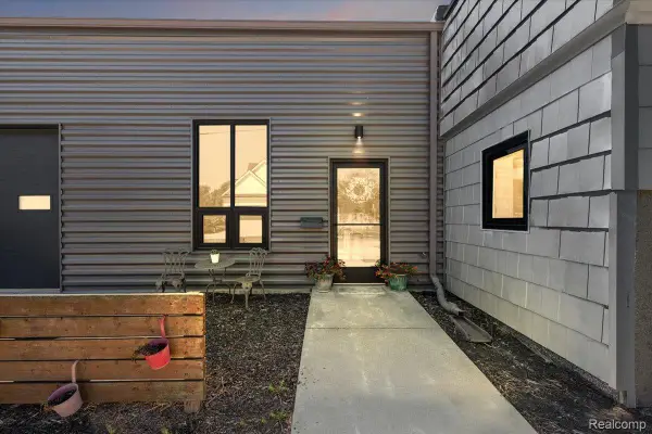 1300 Batavia Avenue #2, RoyalOak, MI 48067