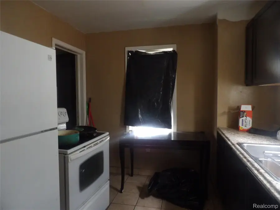 16150 Cruse Street, Detroit, MI 48235 - Image #2