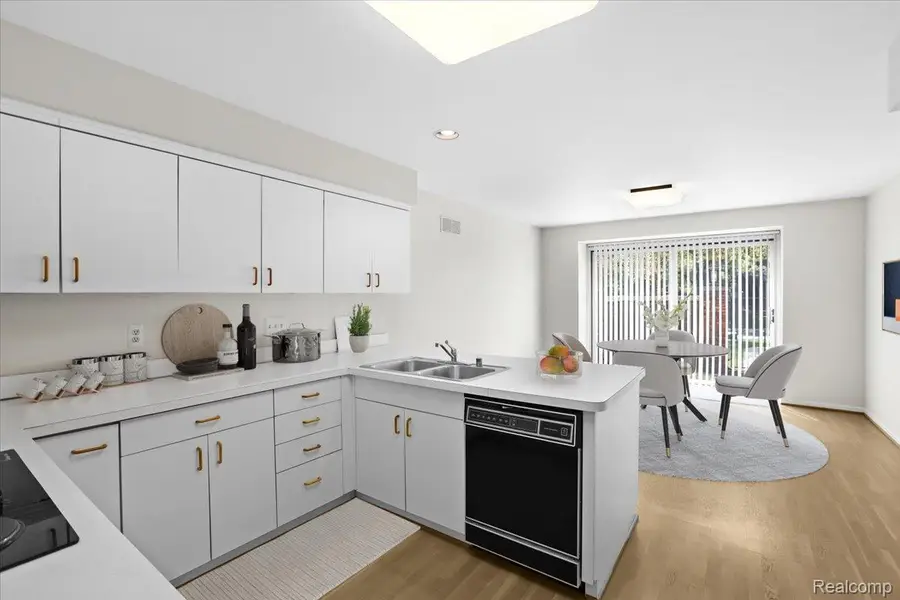 24066 Bingham Pointe Drive #11, Bingham Farms, MI 48025 - Image #3