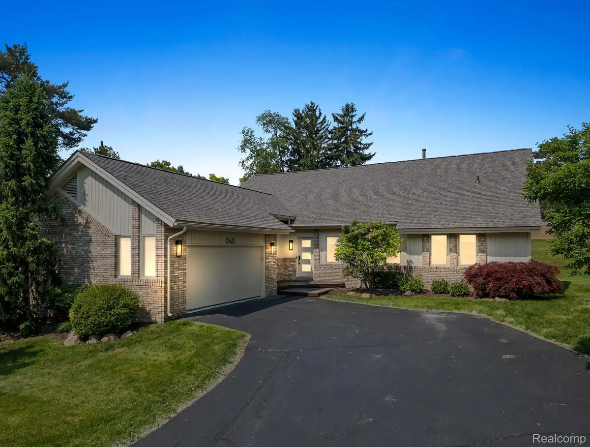 6420 Apple Grove Lane, Bloomfield, MI 48301 - Image #1