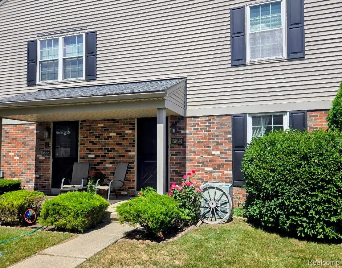 15894 S Cambridge Drive, Clinton Charter Township, MI 48038 - Image #1