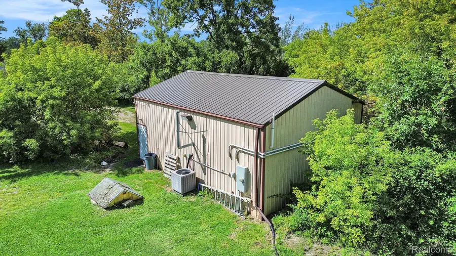 3361 S Center Road, Burton, MI 48519 - Image #2