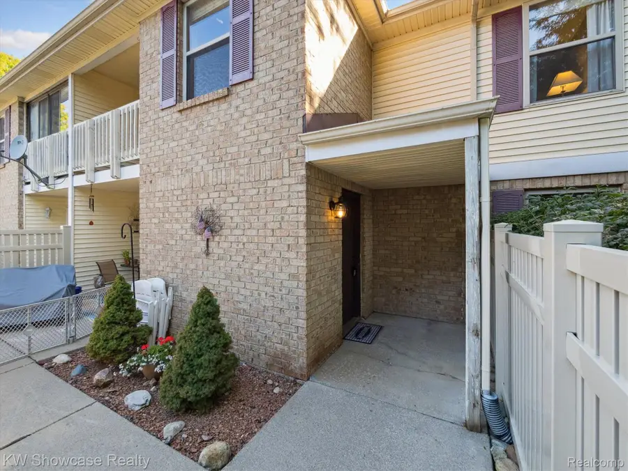 61011 Greenwood Drive, South Lyon, MI 48178 - Image #2