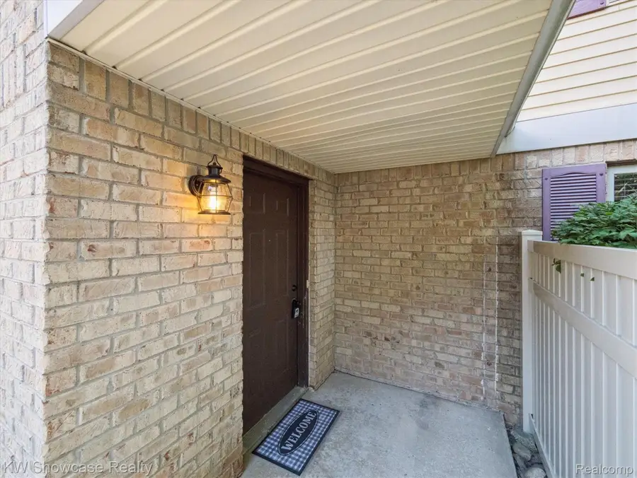 61011 Greenwood Drive, South Lyon, MI 48178 - Image #3