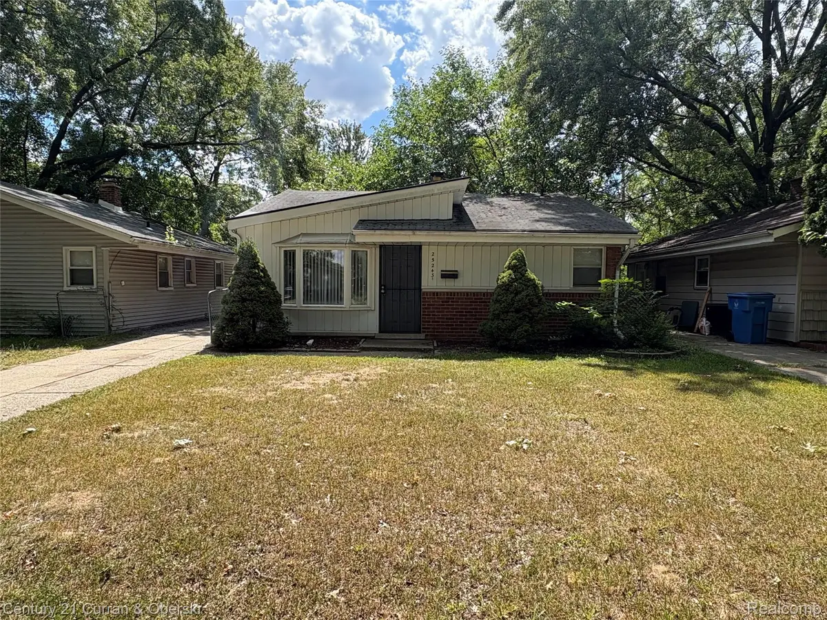 25243 Lehigh Street, Dearborn Heights, MI 48125 - Image #1