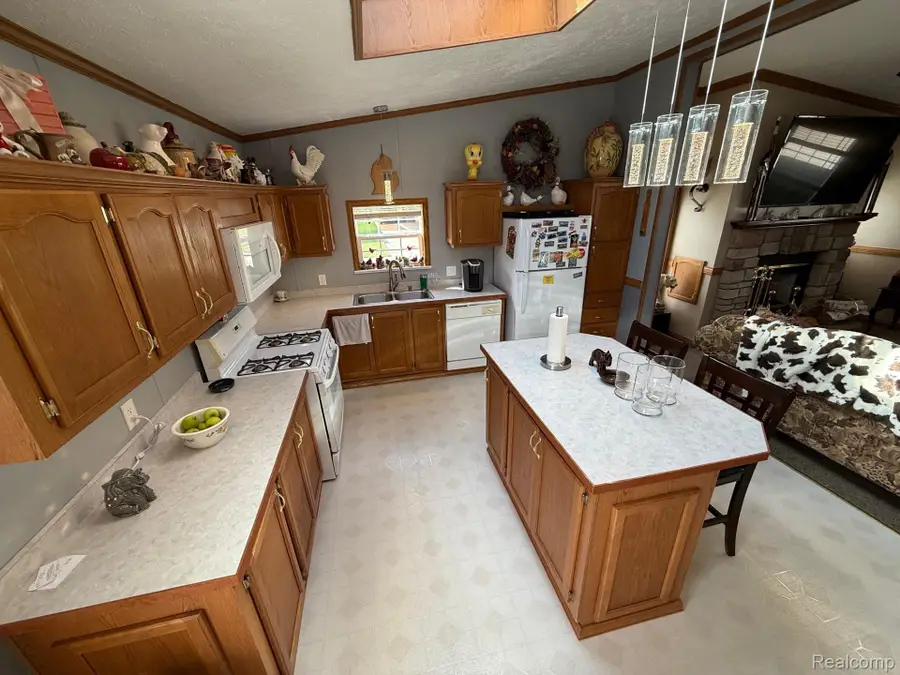 256 Fox Chase Boulevard, Grand Blanc Charter Township, MI 48439 - Image #2