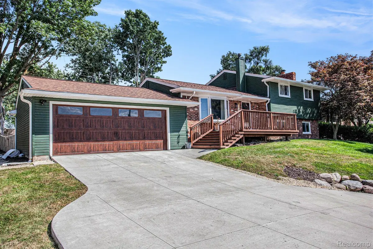 1035 Wyman Drive, Waterford, MI 48328 - Image #1