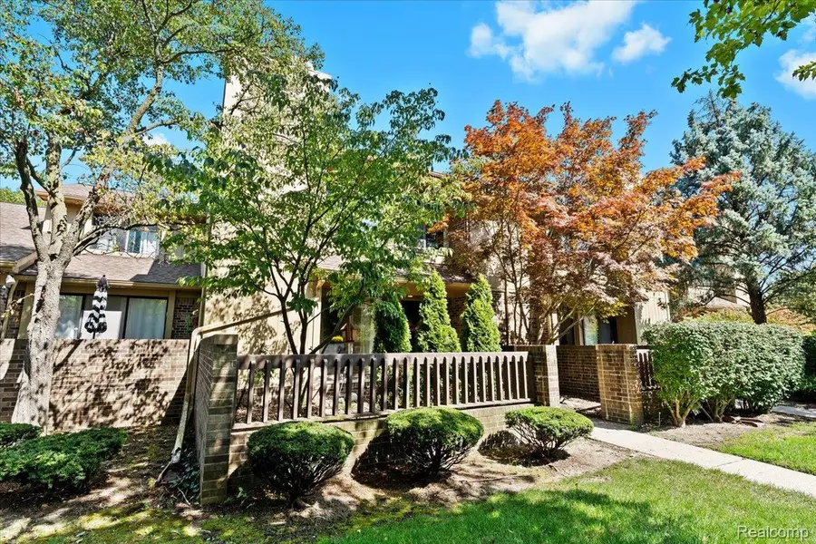 1737 S Hill Blvd Boulevard E, Bloomfield, MI 48304 - Image #3