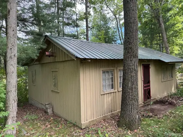 207 Mary Jo Road, Harrison, MI 48625