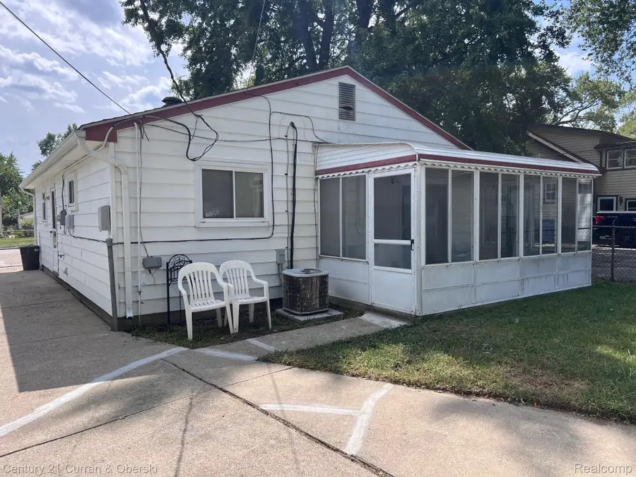 24360 Pennie Street, Dearborn Heights, MI 48125 - Image #3