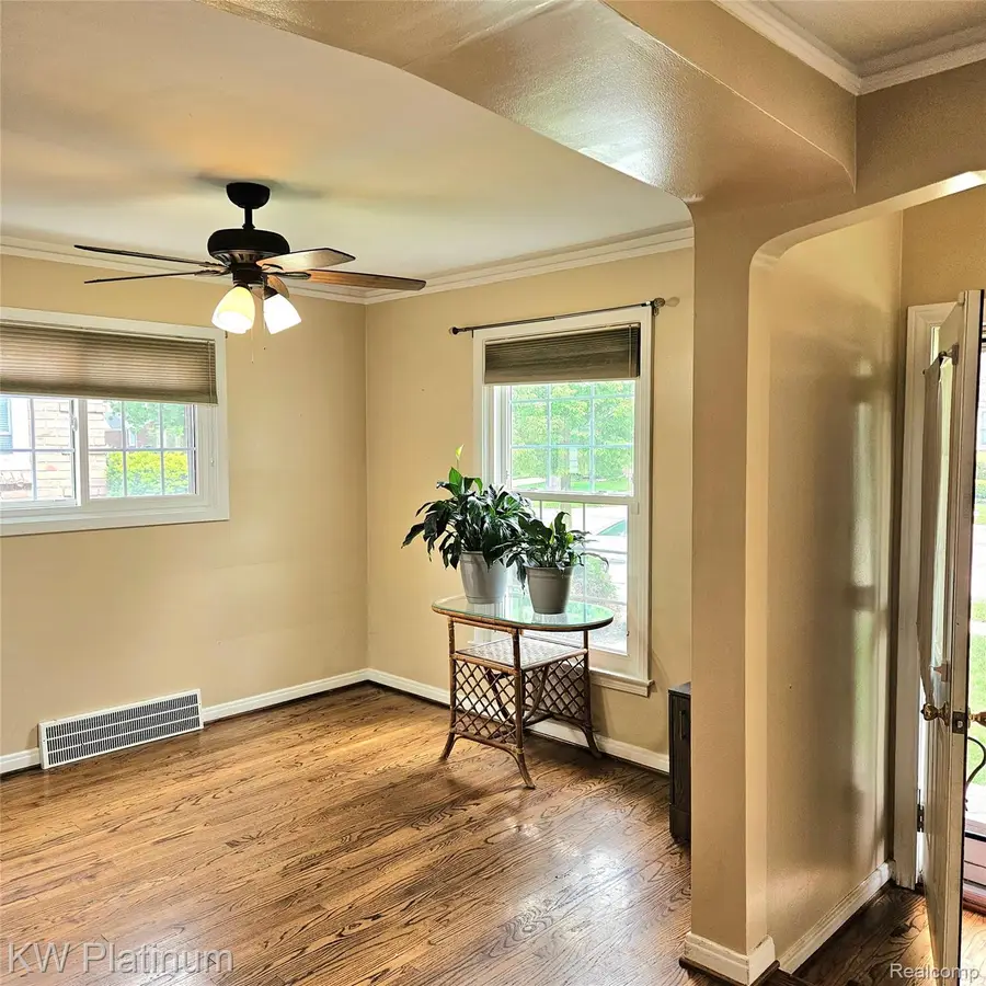 1381 Brys Drive, Grosse Pointe Woods, MI 48236 - Image #3