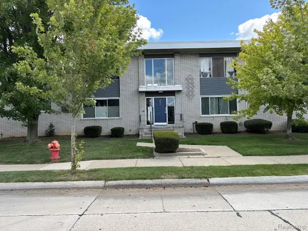 4830 Briarwood Avenue #D2, RoyalOak, MI 48073