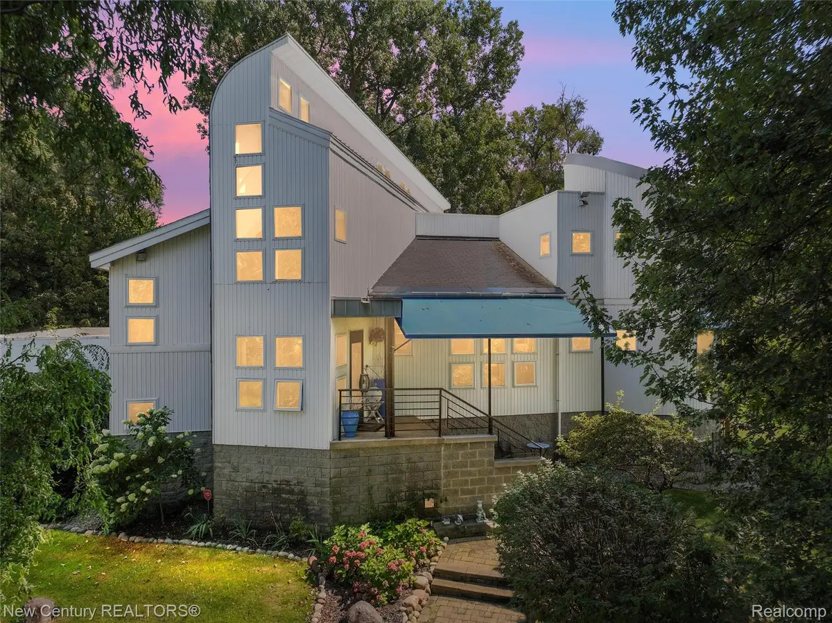 275 Angola Street, Wolverine Lake, MI 48390 - Image #1