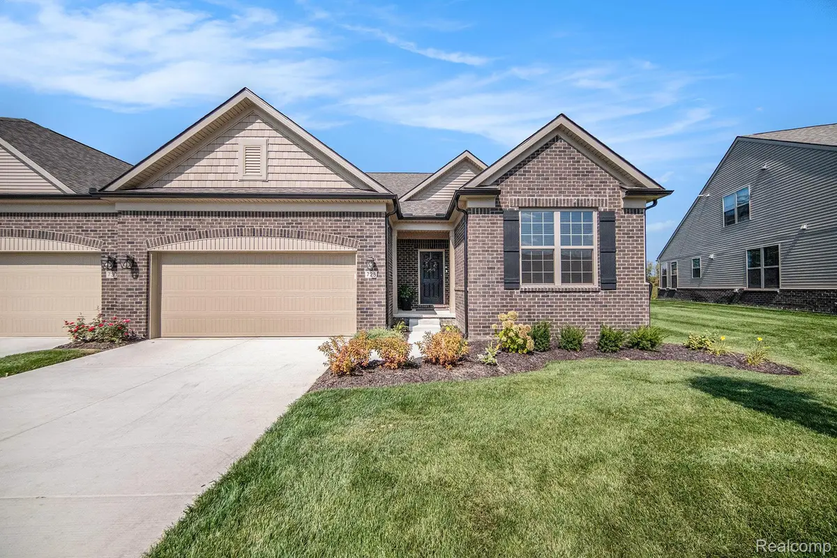 728 W Spaniel Drive, Ann Arbor, MI 48108 - Image #1