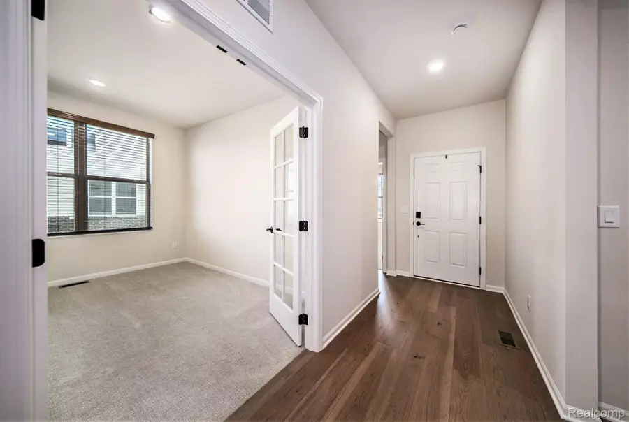 728 W Spaniel Drive, Ann Arbor, MI 48108 - Image #2