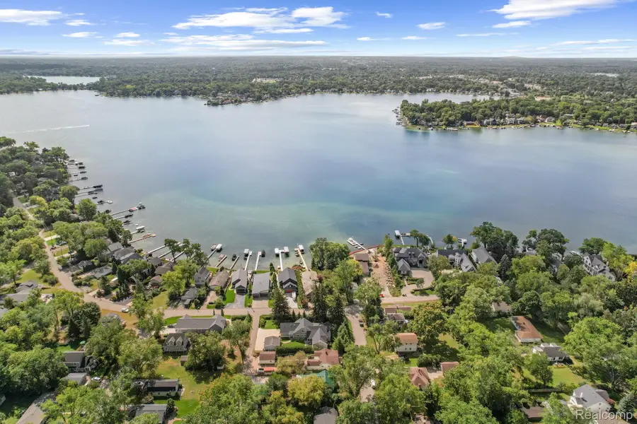 2484 Horace Street, West Bloomfield, MI 48324 - Image #2