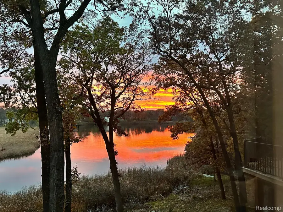 1723 Heron Ridge Drive, Bloomfield, MI 48302 - Image #2