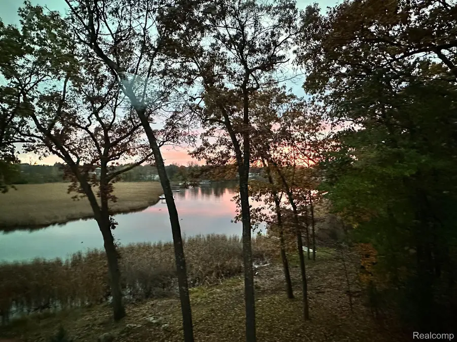 1723 Heron Ridge Drive, Bloomfield, MI 48302 - Image #3