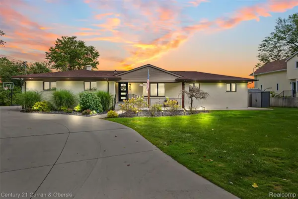 4255 Lakewood Drive, Waterford, MI 48329