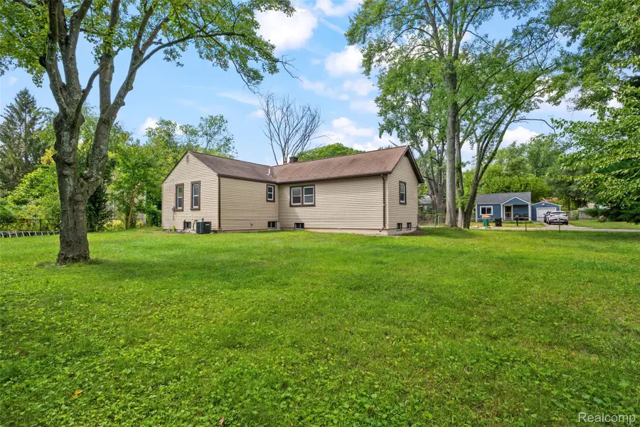 21632 Jacksonville Street, Farmington Hills, MI 48336 - Image #2
