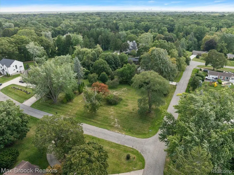 1027 Joanne Court, Bloomfield, MI 48302 - Image #3