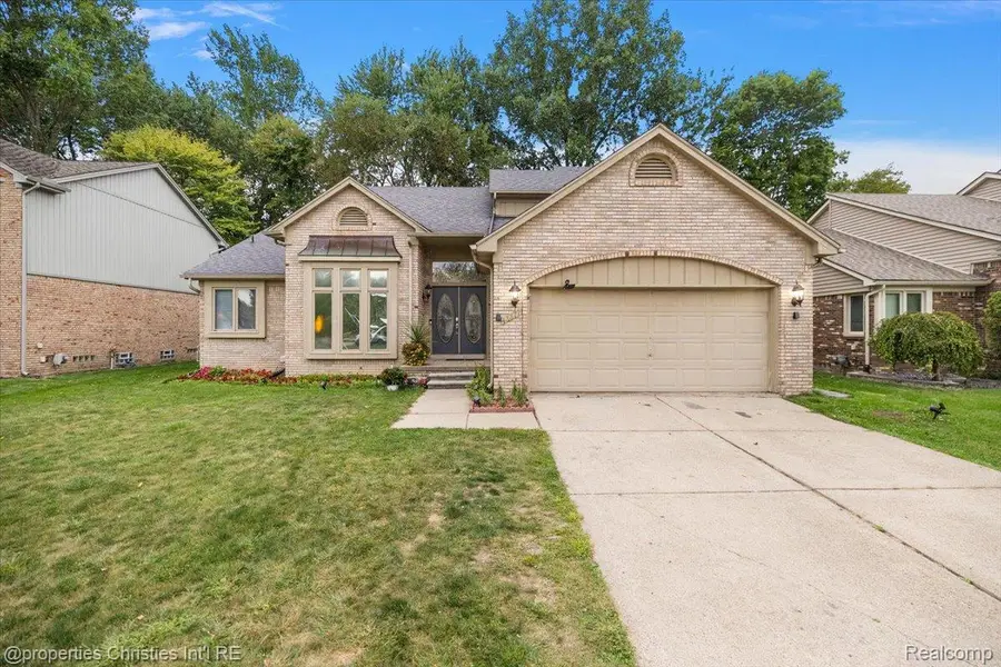 43377 Rivergate Drive, Clinton Charter Township, MI 48038 - Image #2