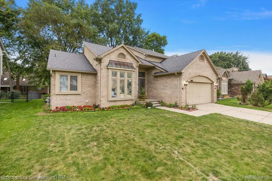 43377 Rivergate Drive, Clinton Charter Township, MI 48038 - Image #3