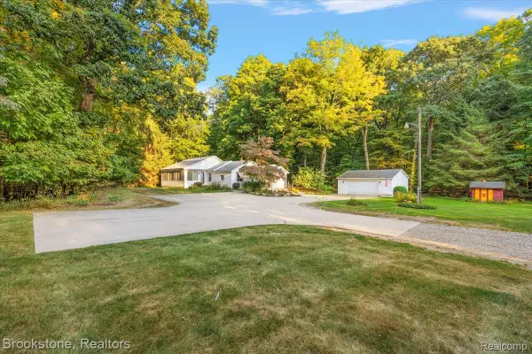 728 E Romeo Road, Oakland, MI 48363