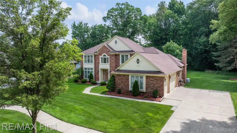 42150 Margaret Drive, Clinton Charter Township, MI 48038 - Image #2