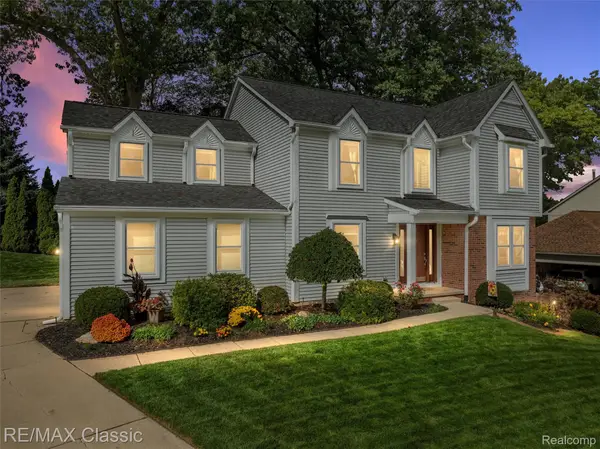 325 Glenwood Drive, WalledLake, MI 48390