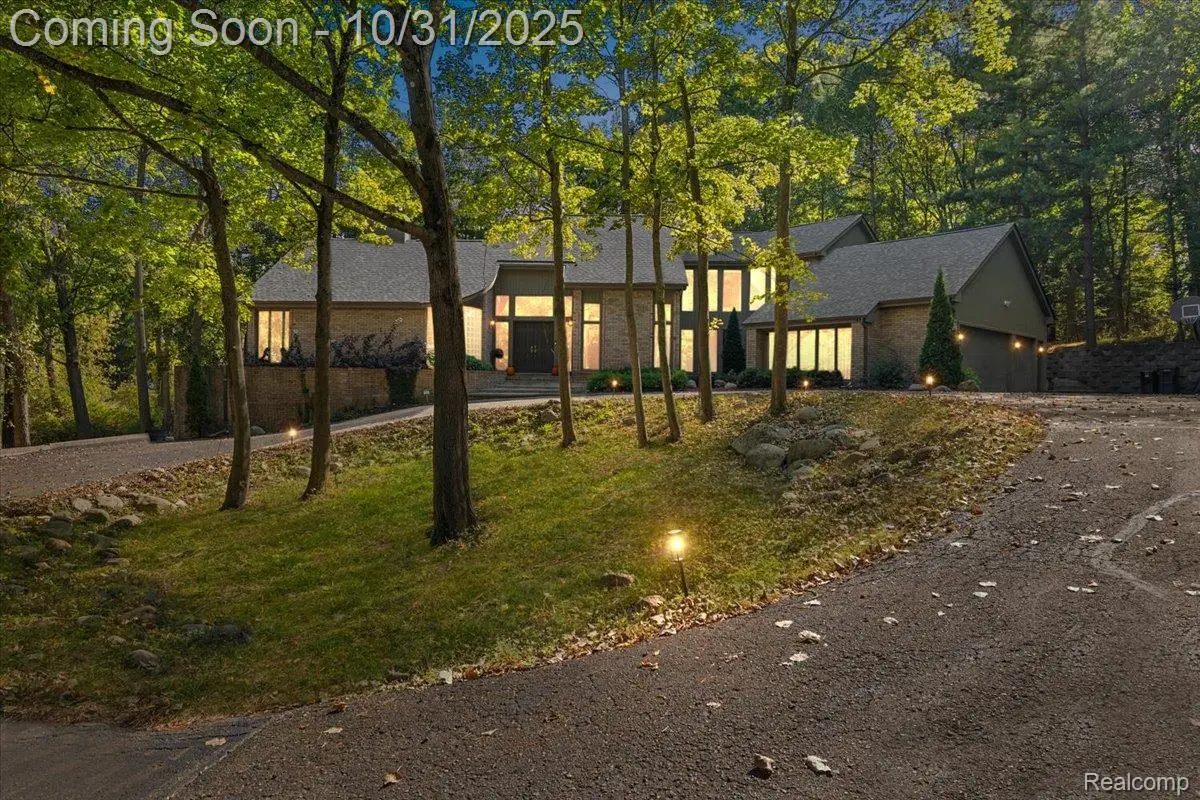 4650 Lahser Road, Bloomfield, MI 48302 - Image #1