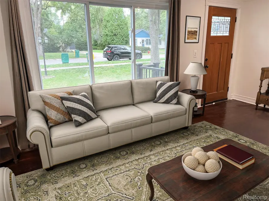 23096 Hawthorne Street, Farmington, MI 48336 - Image #2