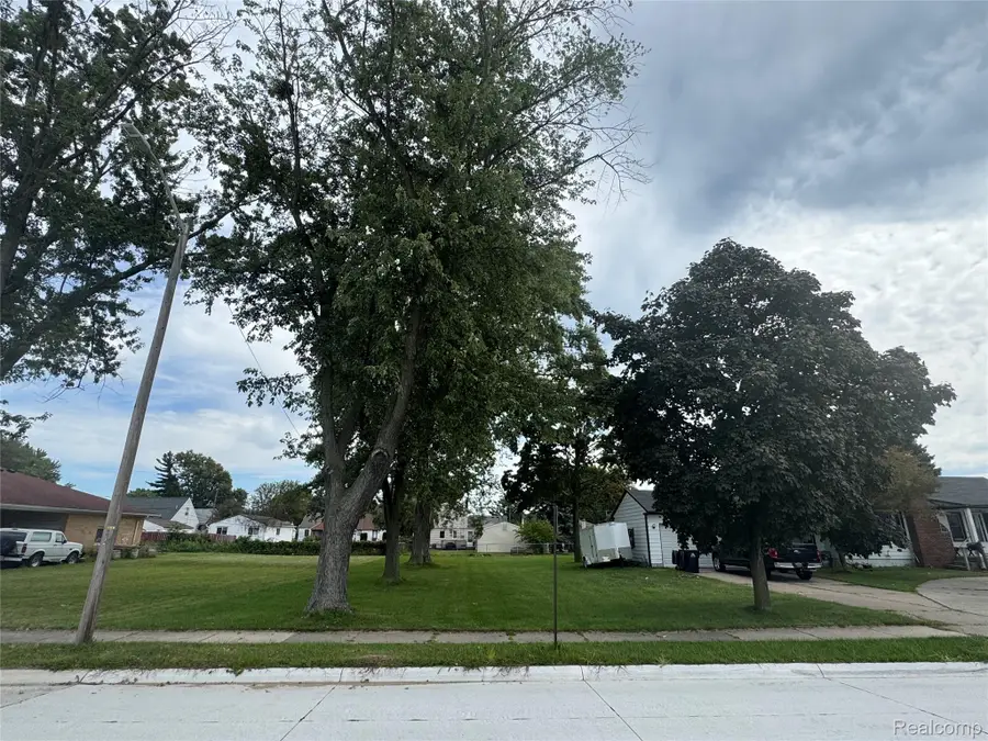 4 Belleair Vacant Street, Roseville, MI 48066 - Image #2