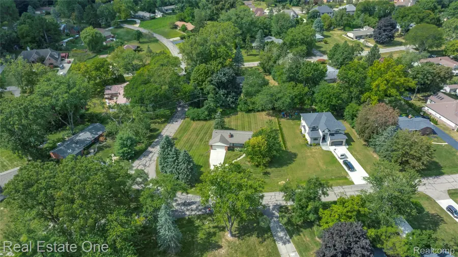 28423 Cumberland Drive, Farmington Hills, MI 48334 - Image #2