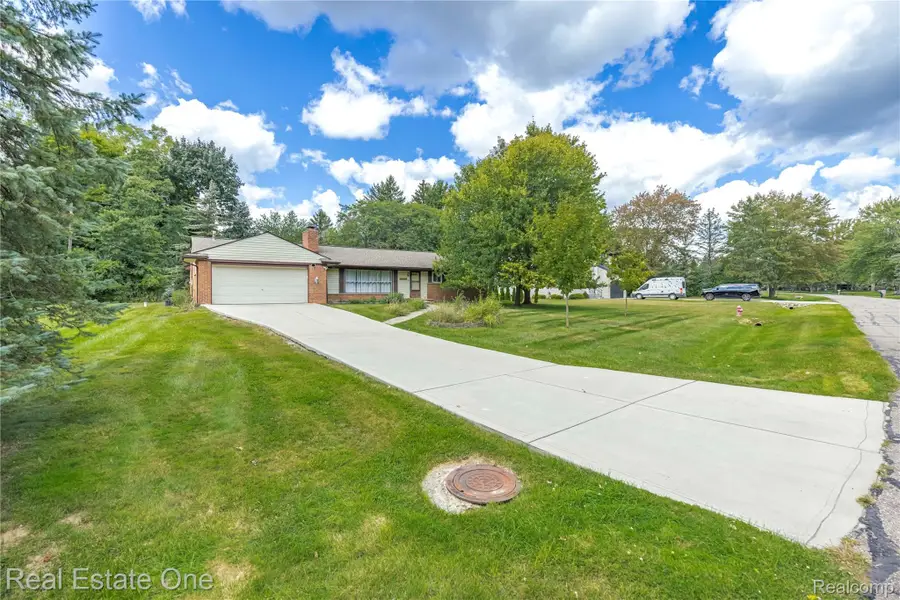 28423 Cumberland Drive, Farmington Hills, MI 48334 - Image #3