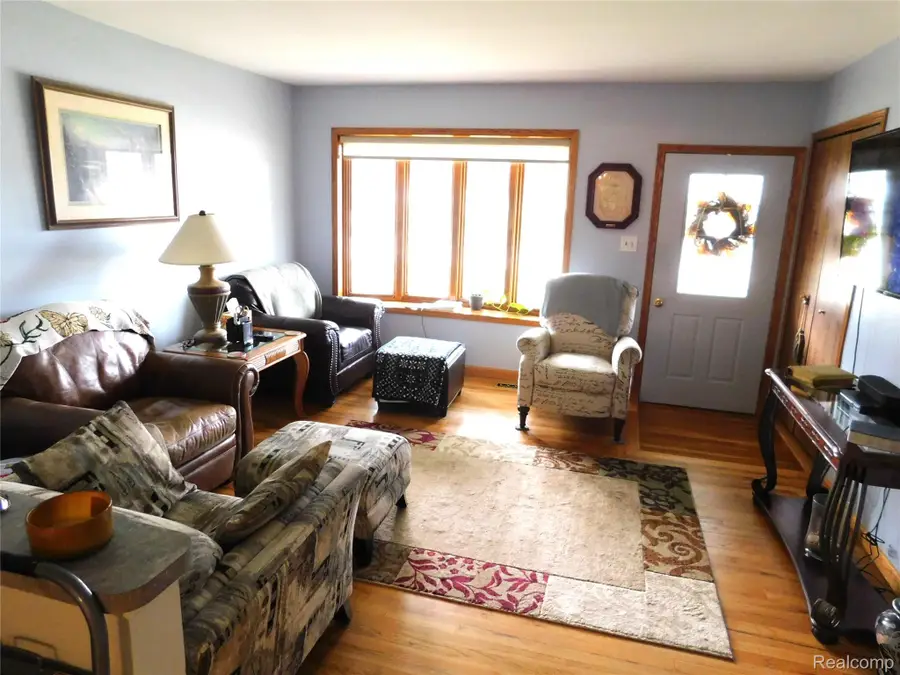 30324 Glenwood Circle, Warren, MI 48088 - Image #3