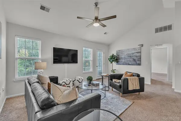 592 Olde English Circle, Howell, MI 48855