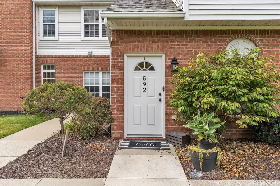 592 Olde English Circle, Howell, MI 48855 - Image #2