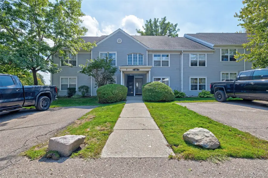 12364 Saint Andrews Way #66, Fenton, MI 48430 - Image #2