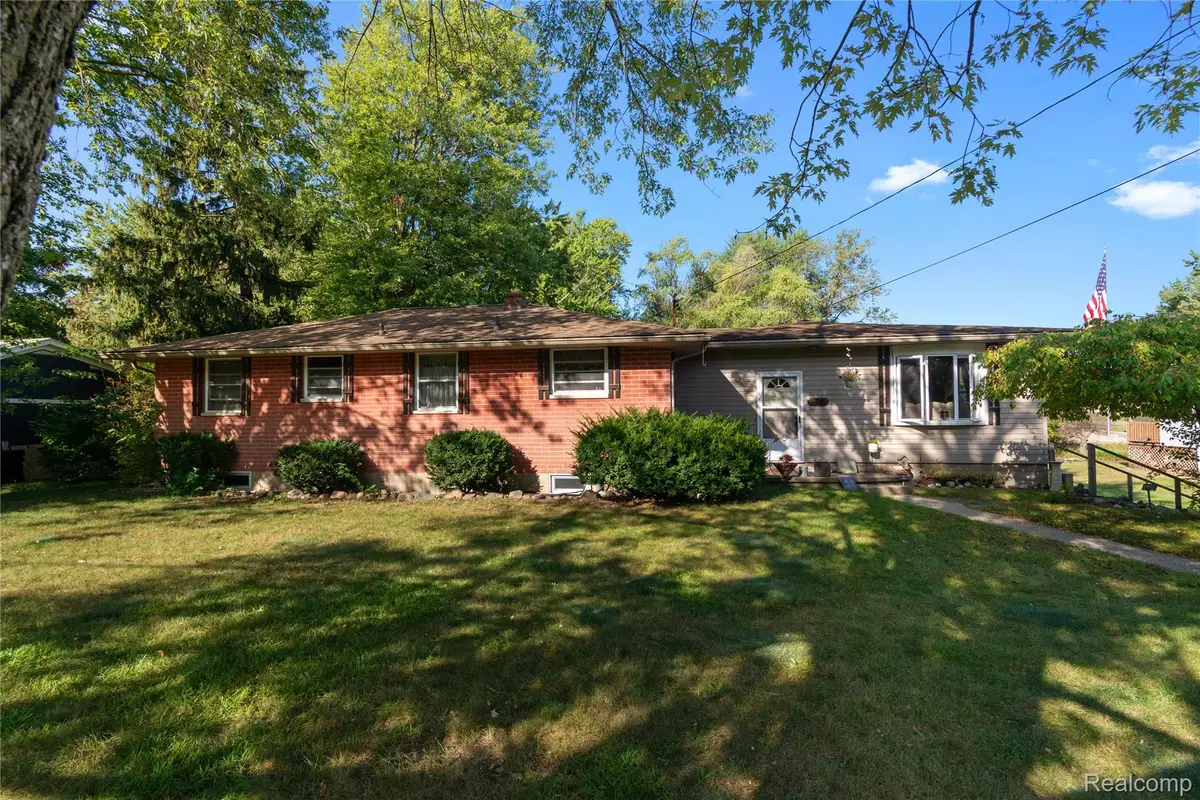 15116 Charluene Drive, Fenton, MI 48430 - Image #1